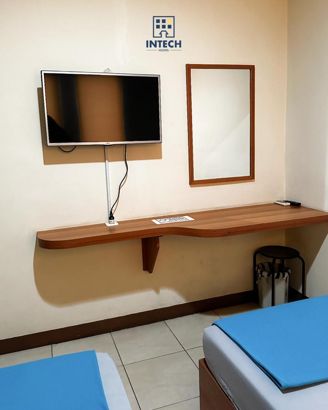 Intech Hostel Bandung Buitenkant foto