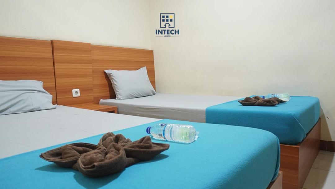 Intech Hostel Bandung Buitenkant foto