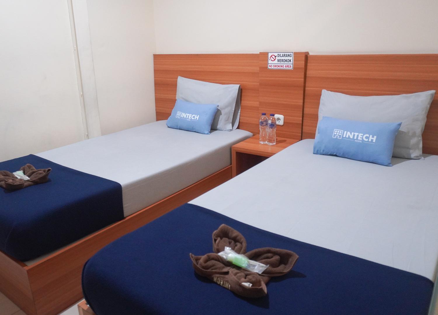 Intech Hostel Bandung Buitenkant foto